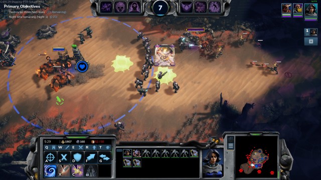 Screenshot: Eine Verteidigungsmission gehört auch dazu, die fast eins zu eins aus StarCraft 2 sein könnte.