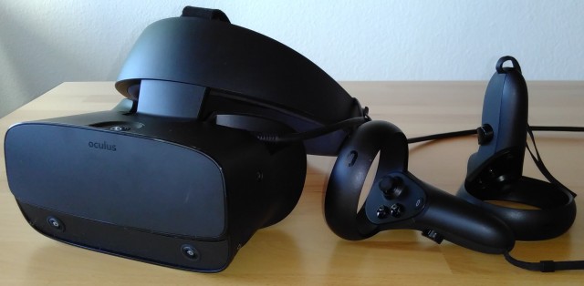 Screenshot: Das Oculus Rift S Headset mit Controllern